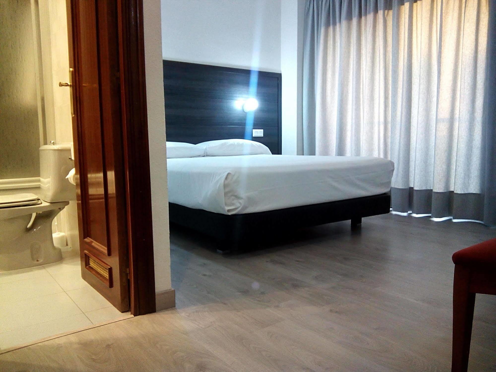 Hotel Delicias (Adults Only) Zaragoza Dış mekan fotoğraf