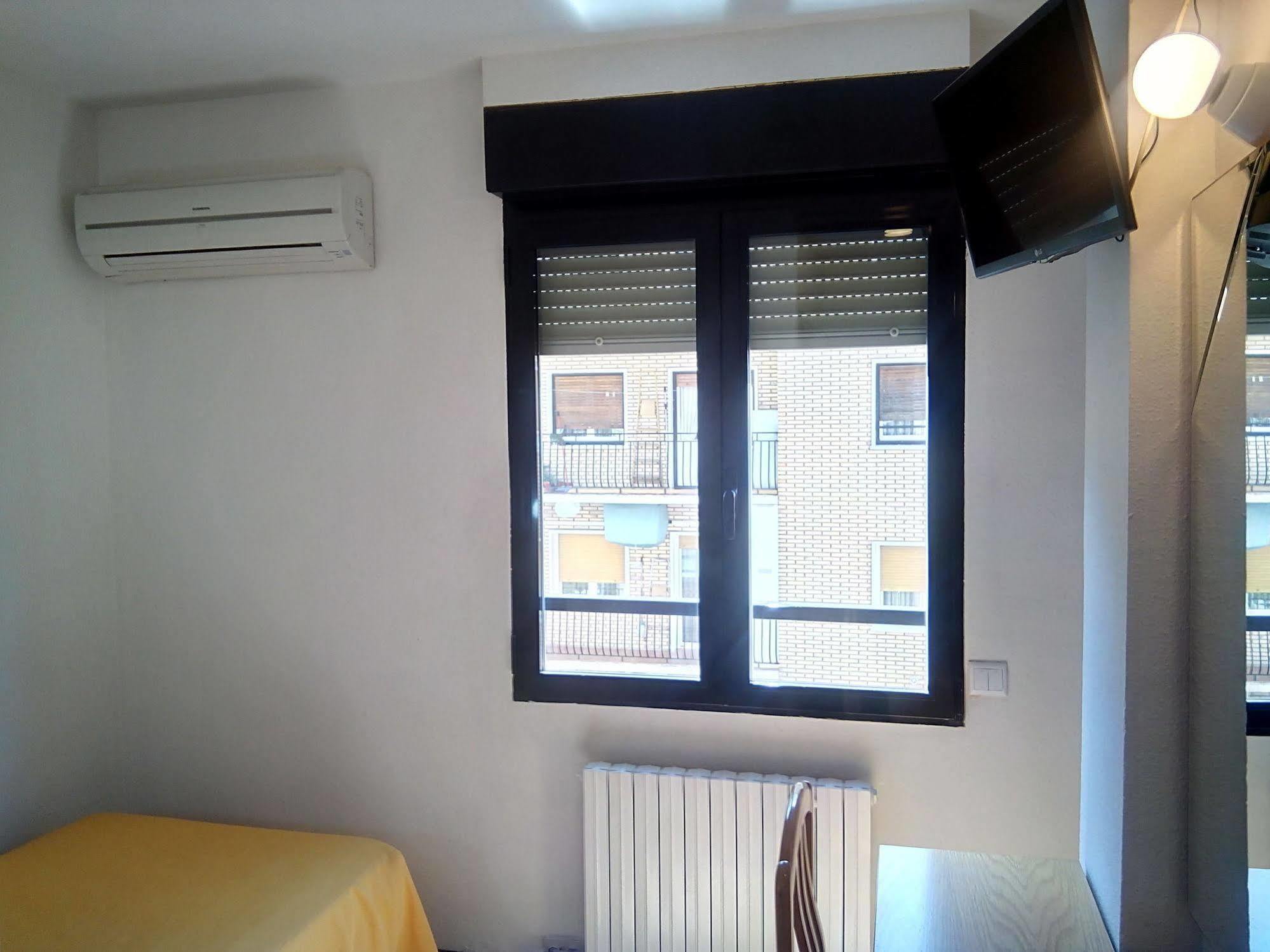 Hotel Delicias (Adults Only) Zaragoza Dış mekan fotoğraf