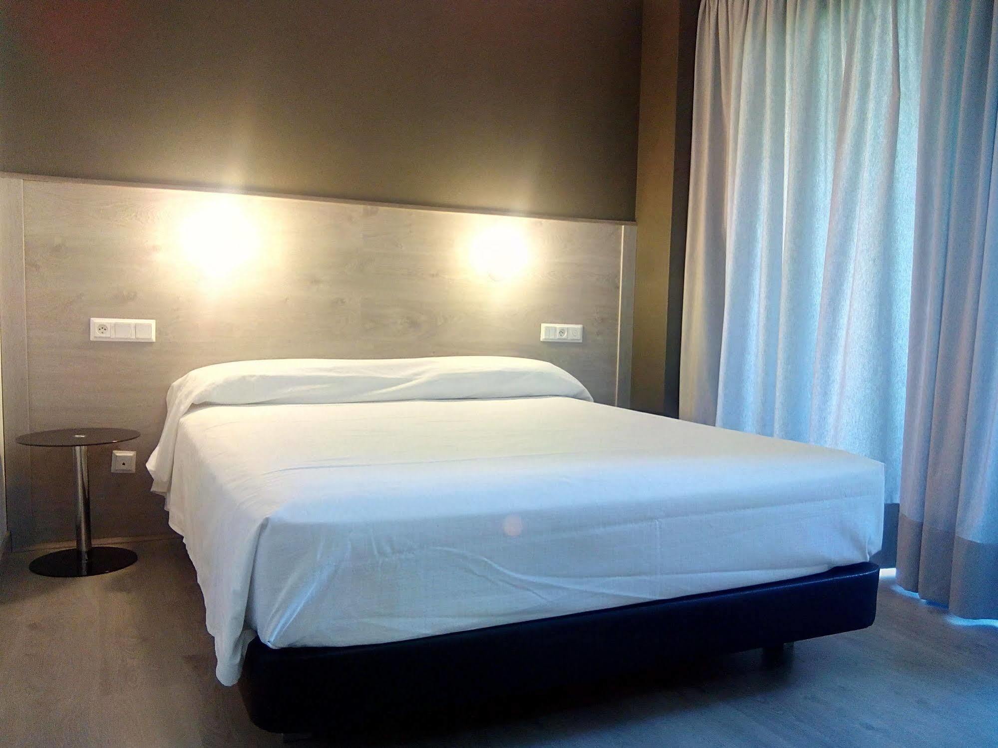 Hotel Delicias (Adults Only) Zaragoza Dış mekan fotoğraf